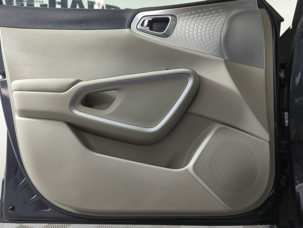 Used 2023 Kia Soul LX image 8