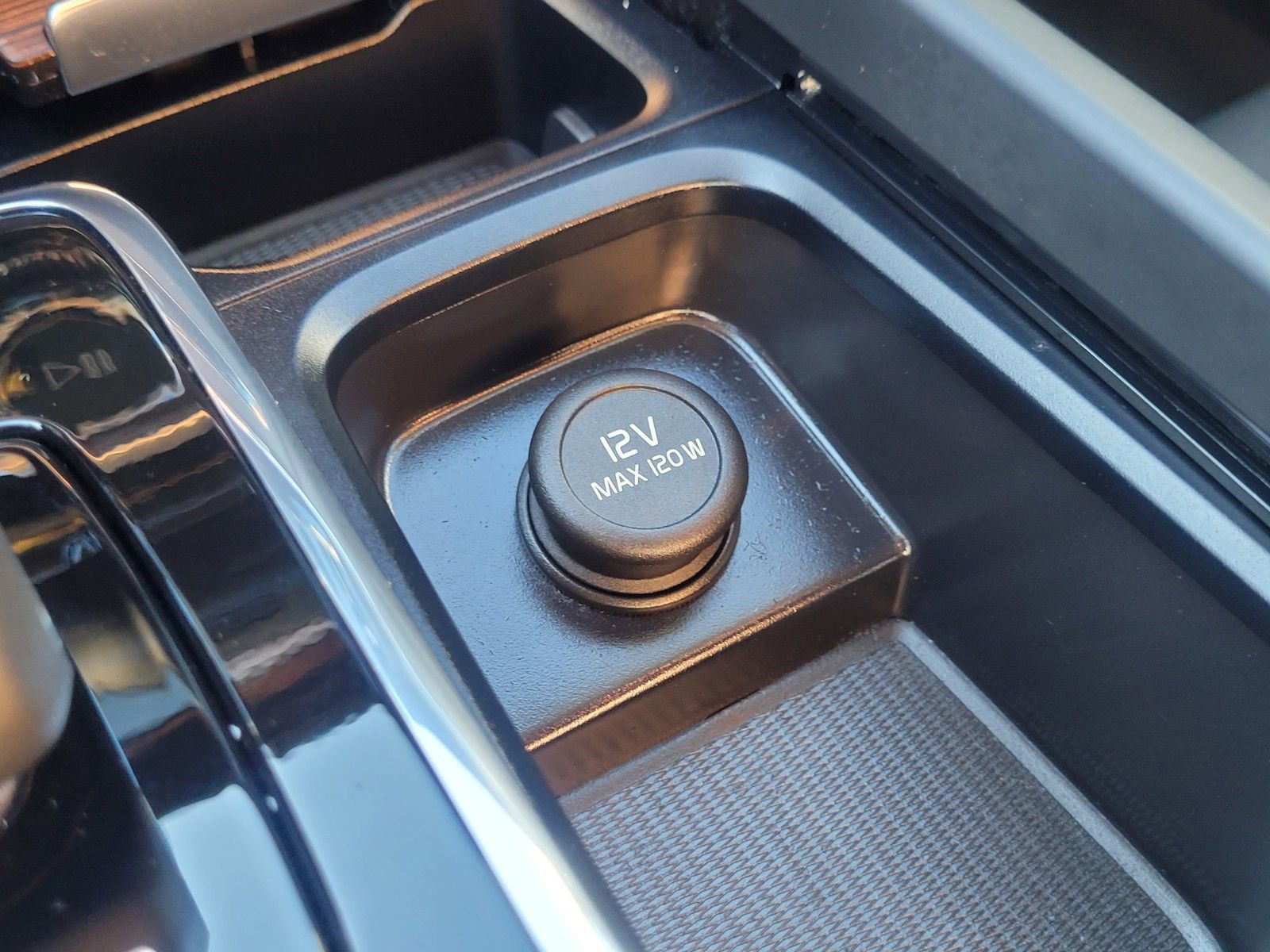 Used 2024 Volvo XC60 T8 Plus w/ Climate Package image 26