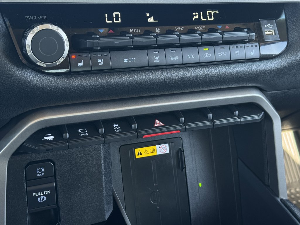 Used 2024 Toyota Tundra Limited AWD/4WD image 22
