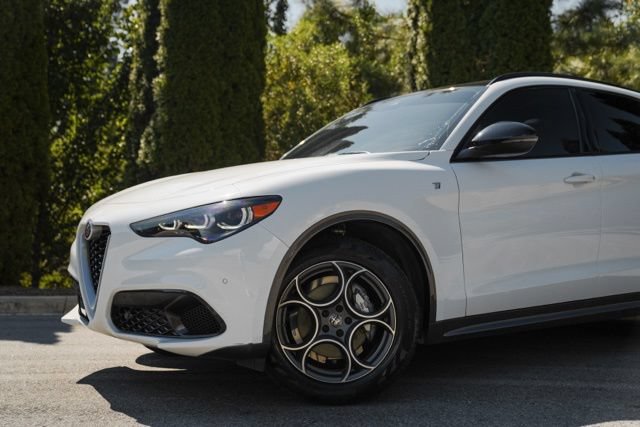 Used 2024 Alfa Romeo Stelvio Ti AWD/4WD image 3