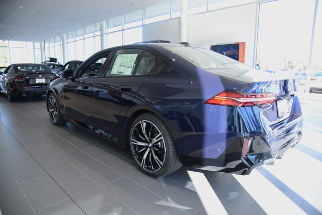 New 2026 BMW 540i xDrive w/ M Sport Package image 2