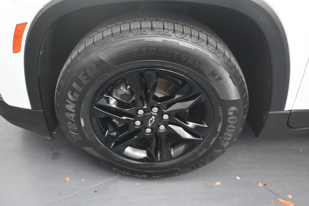 Used 2022 Chevrolet Traverse LS w/ Midnight/Sport Edition FWD image 9