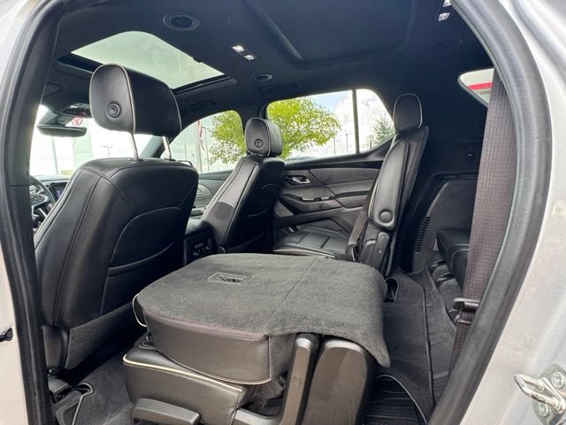 Used 2022 Chevrolet Traverse Premier w/ Redline Edition AWD/4WD image 18