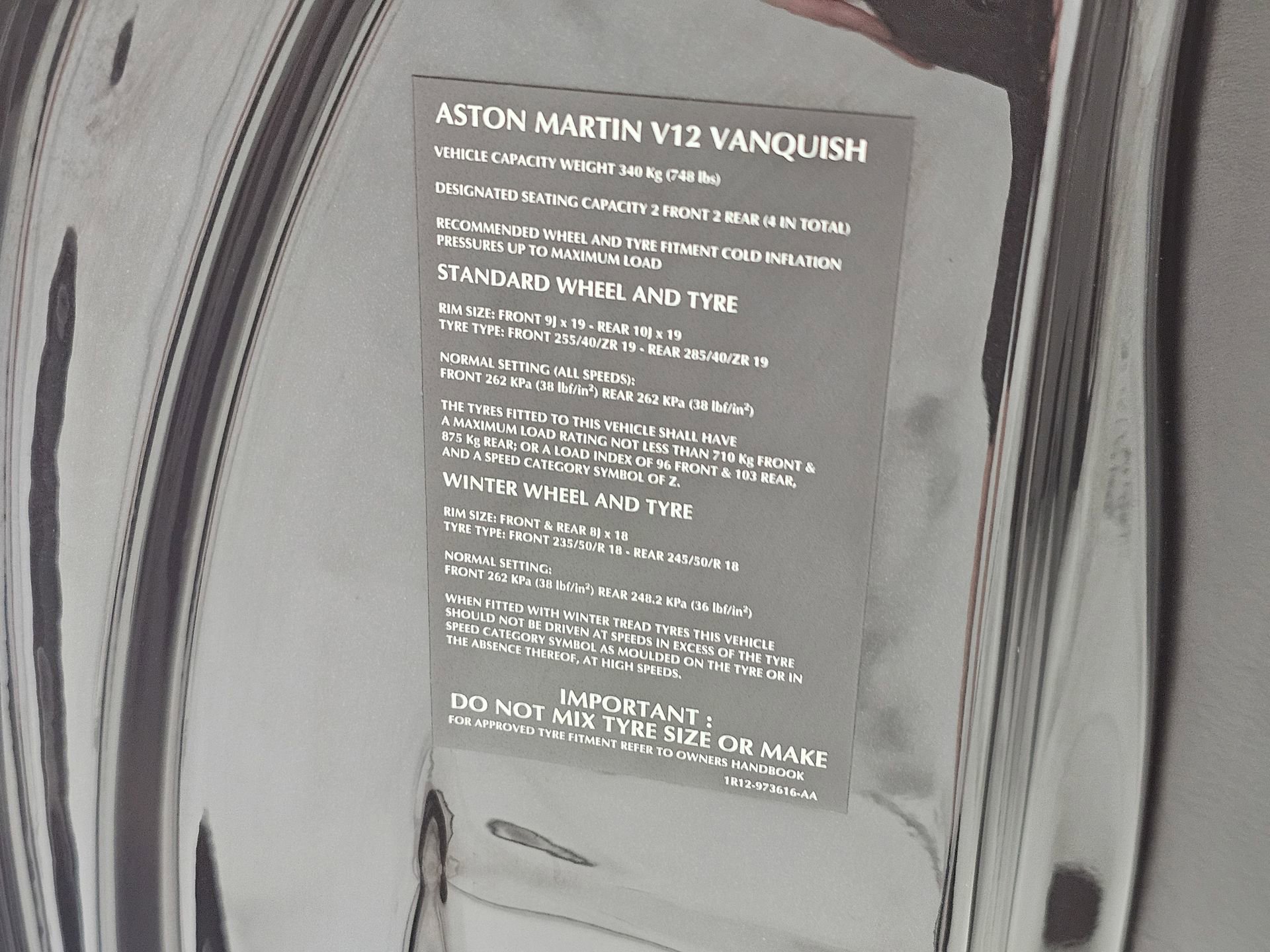 Used 2004 Aston Martin Vanquish RWD image 30