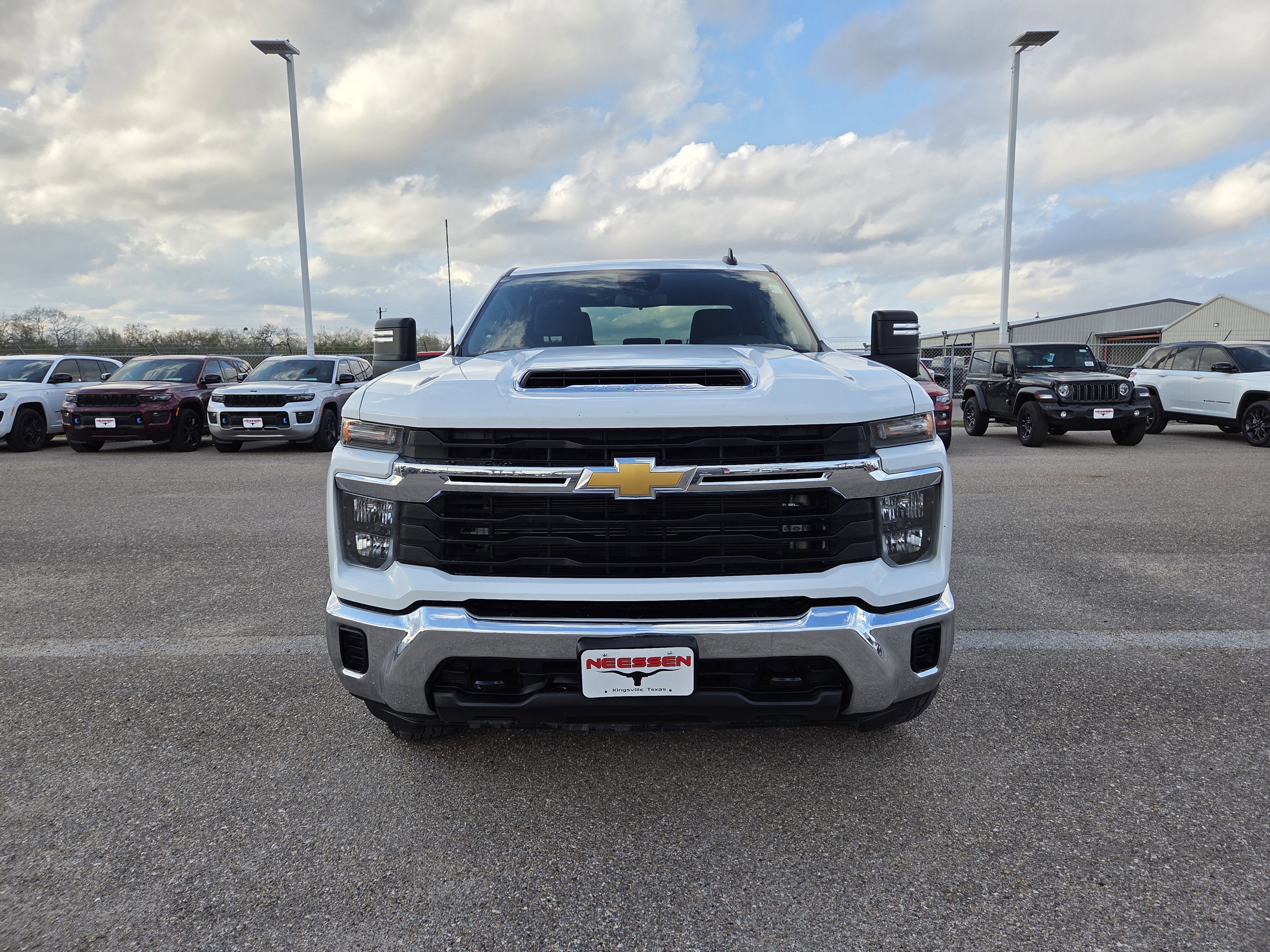 Used 2024 Chevrolet Silverado 2500 LT image 2