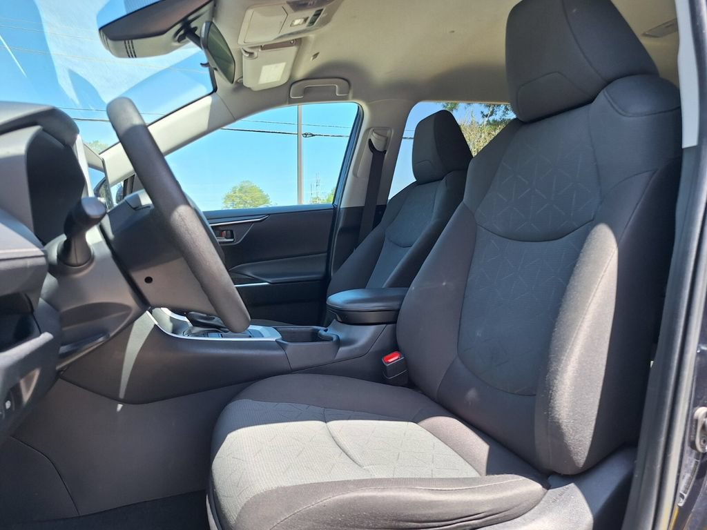 Used 2024 Toyota RAV4 XLE FWD image 21