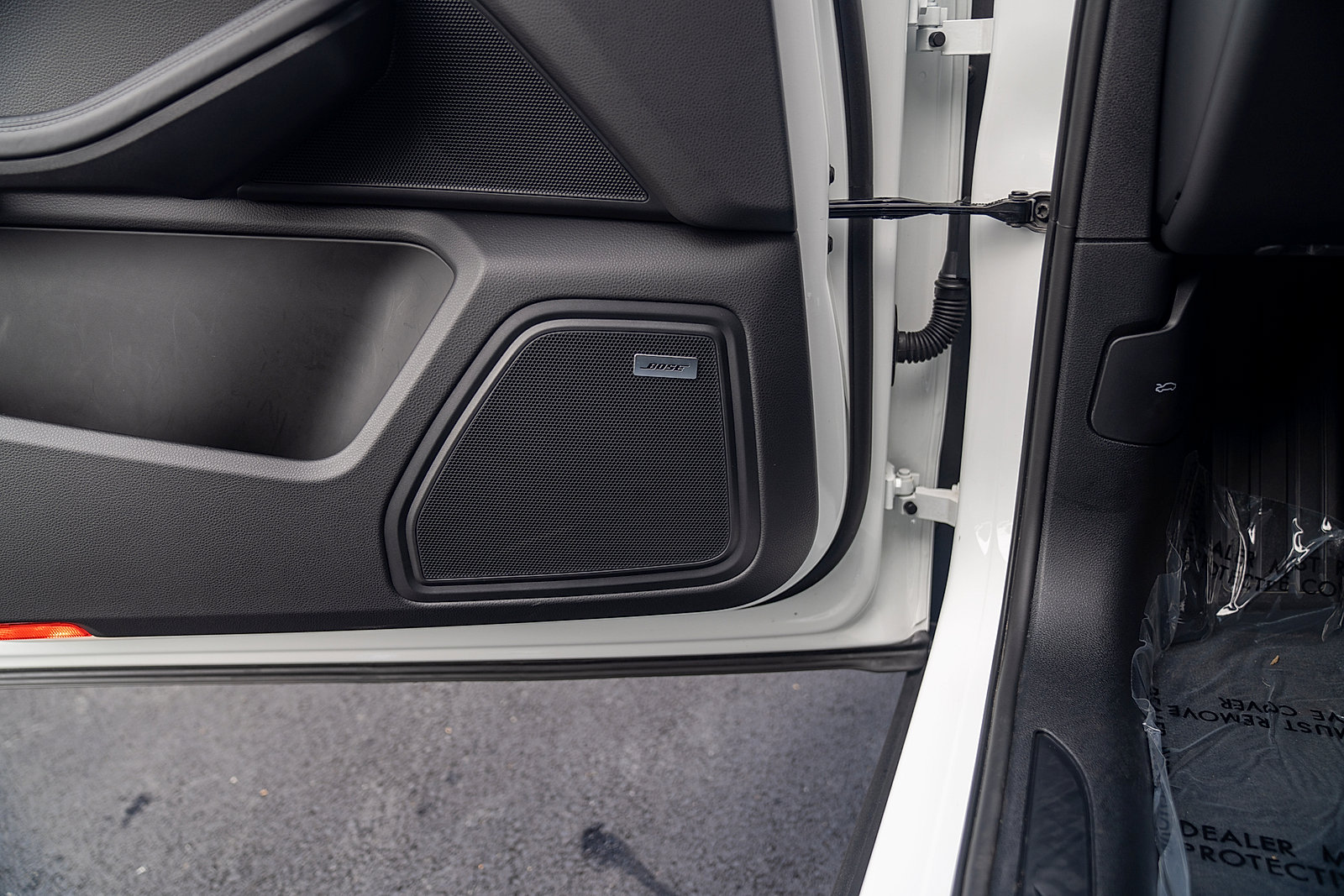 Certified 2025 Porsche Macan AWD/4WD image 20