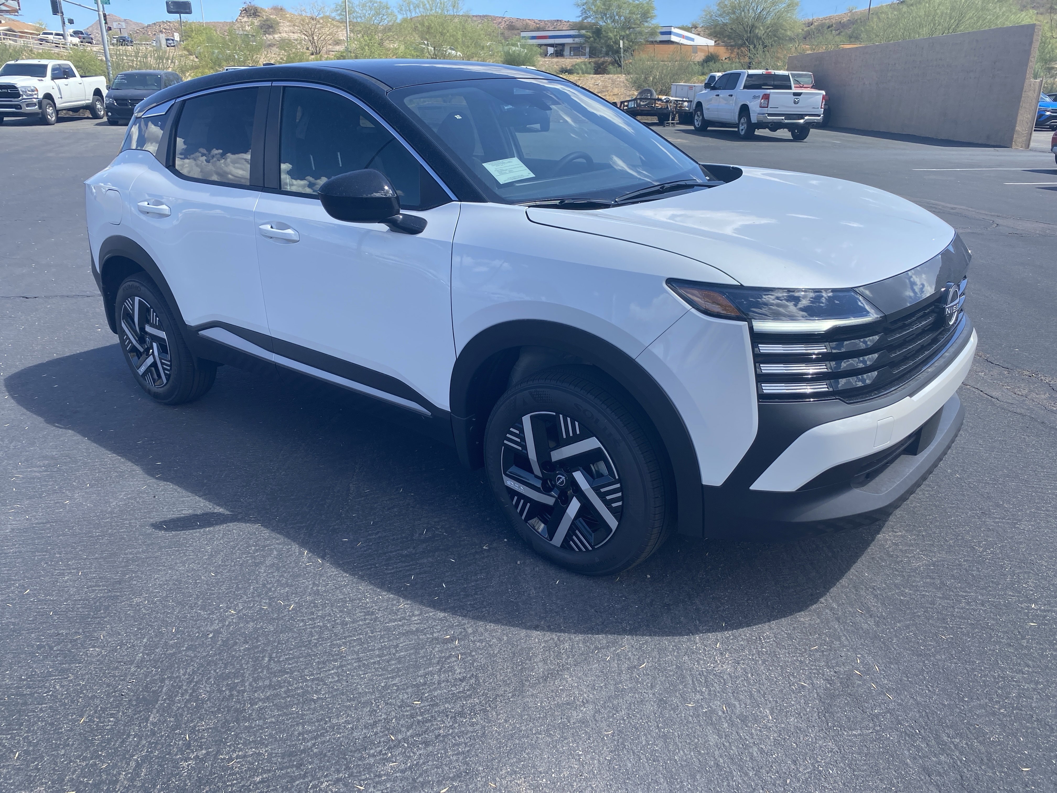 New 2025 Nissan Kicks SV w/ Illumination Package image 5