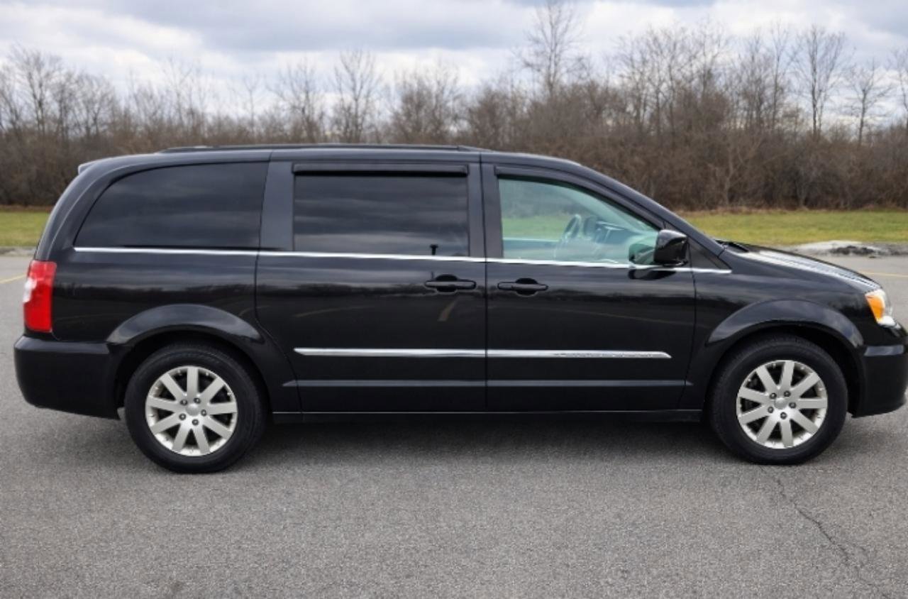 Used 2014 Chrysler Town & Country Touring w/ Trailer Tow Group image 9