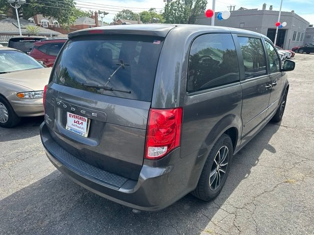 Used 2017 Dodge Grand Caravan SE FWD image 4