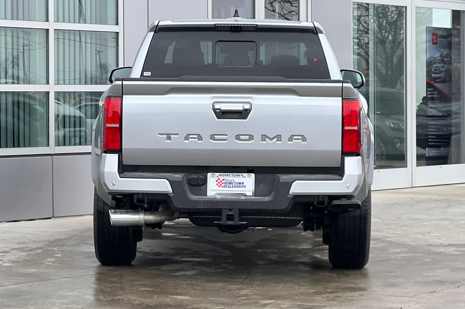 Used 2024 Toyota Tacoma Limited w/ Limited Package (LT) AWD/4WD image 5