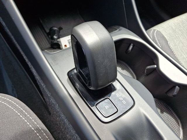 Used 2024 Volvo XC40 B5 Core AWD/4WD image 12