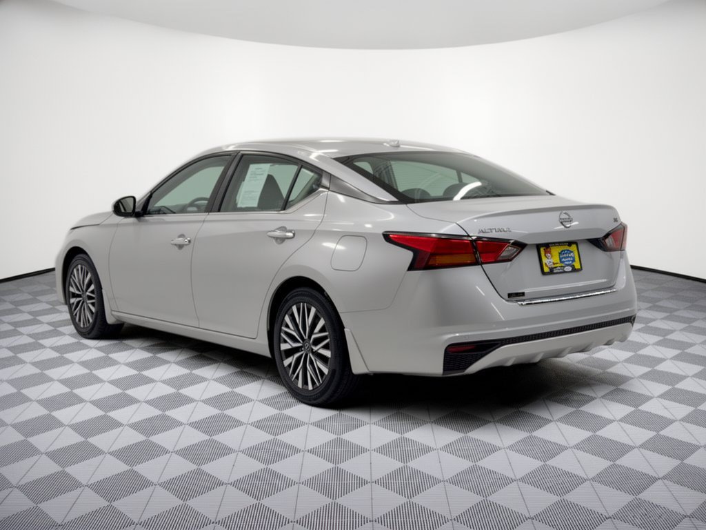 Used 2023 Nissan Altima 2.5 SV FWD image 3
