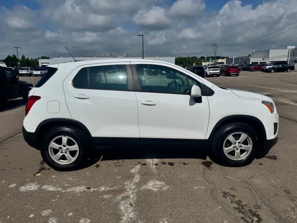 Used 2016 Chevrolet Trax LS AWD/4WD image 4