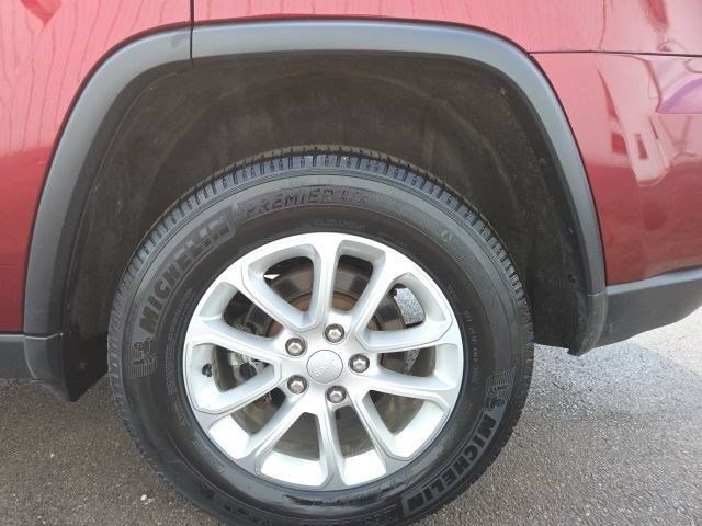 Used 2022 Jeep Grand Cherokee Laredo w/ All-Weather Capability Group AWD/4WD image 54