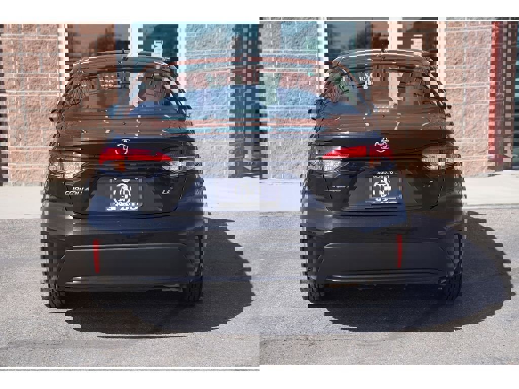 Used 2020 Toyota Corolla LE image 3