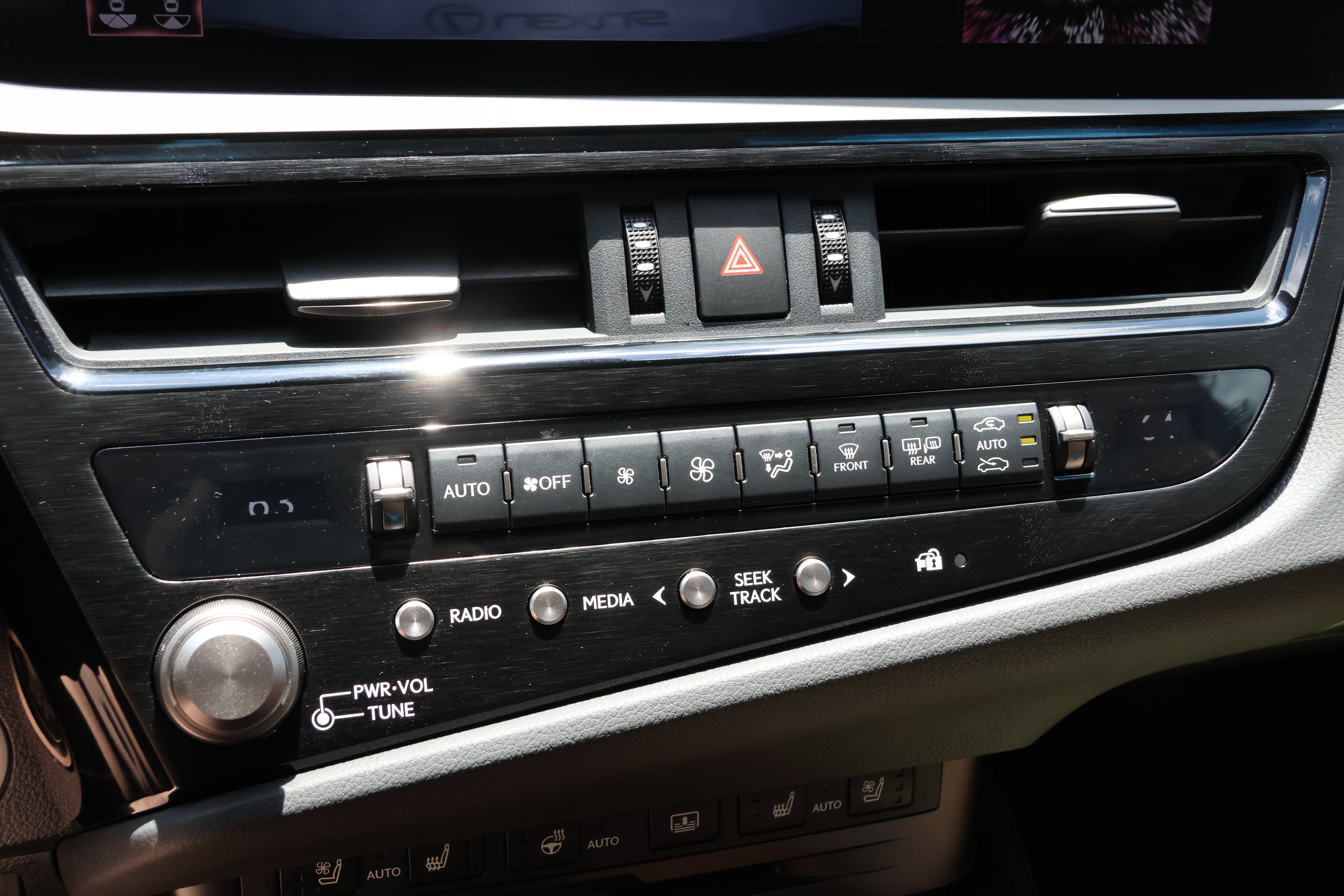 Used 2022 Lexus ES 350 Ultra Luxury w/ Accessory Package 2 FWD image 27