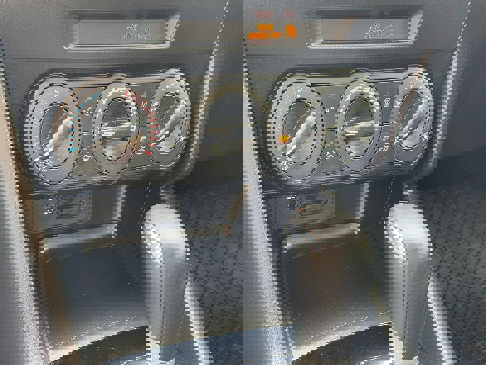 Used 2015 MAZDA MAZDA3 i Sport image 25