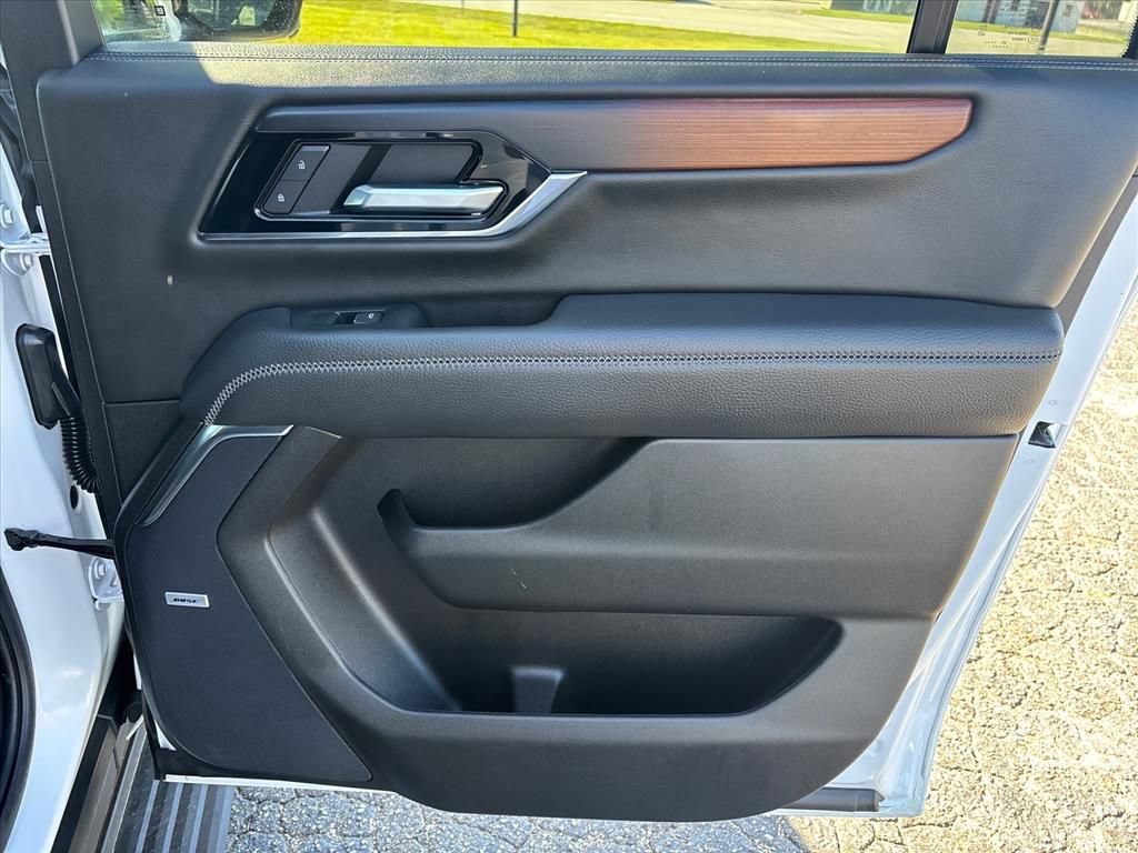 Used 2026 GMC Yukon XL Denali w/ Sun & Power Step Package AWD/4WD image 16