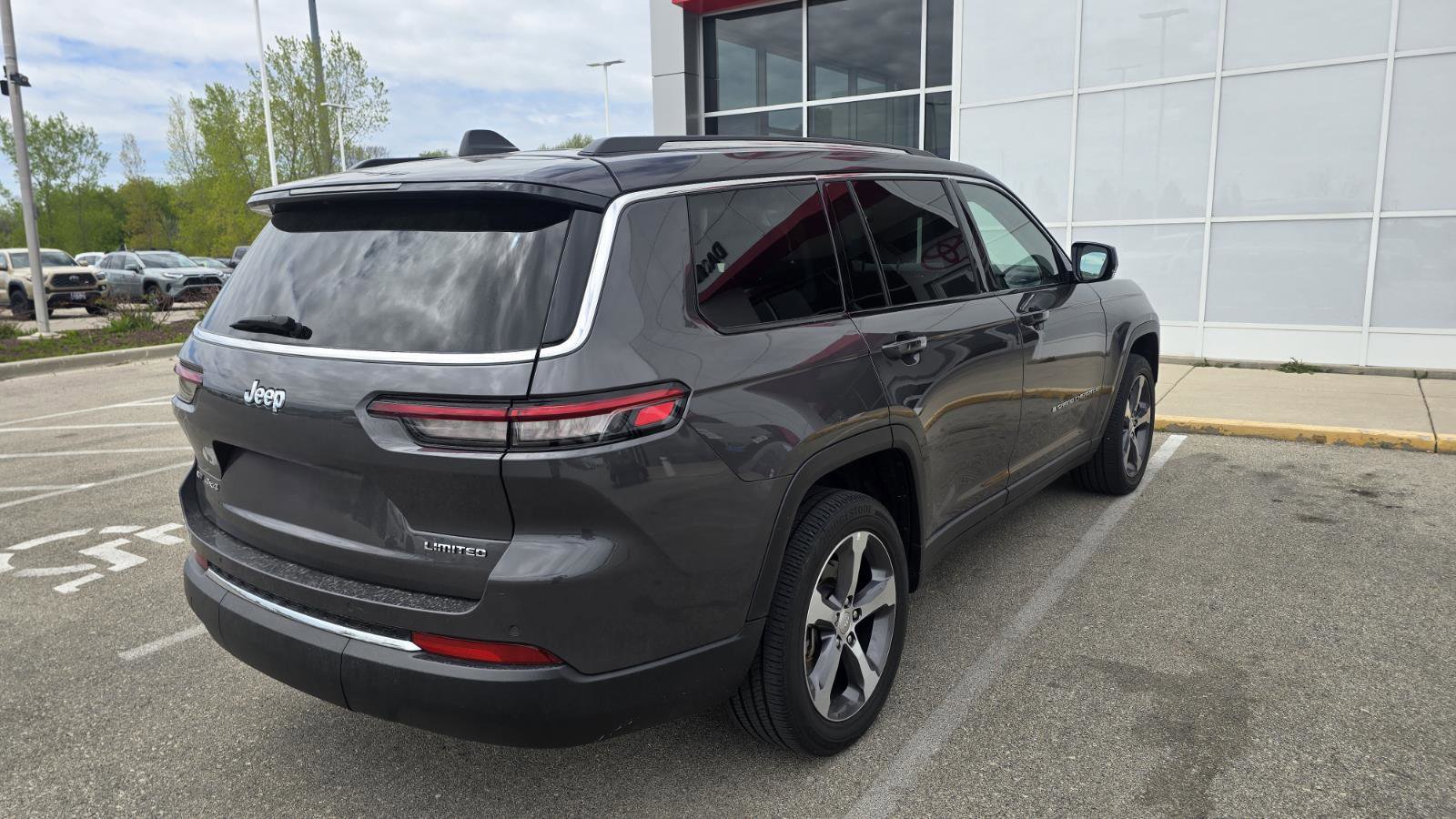 Used 2023 Jeep Grand Cherokee L Limited w/ Trailer Tow Group (B) AWD/4WD image 19