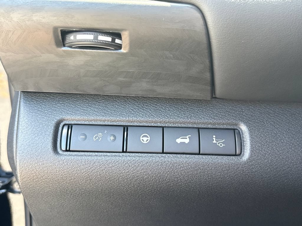 New 2026 Nissan Pathfinder Platinum FWD image 9