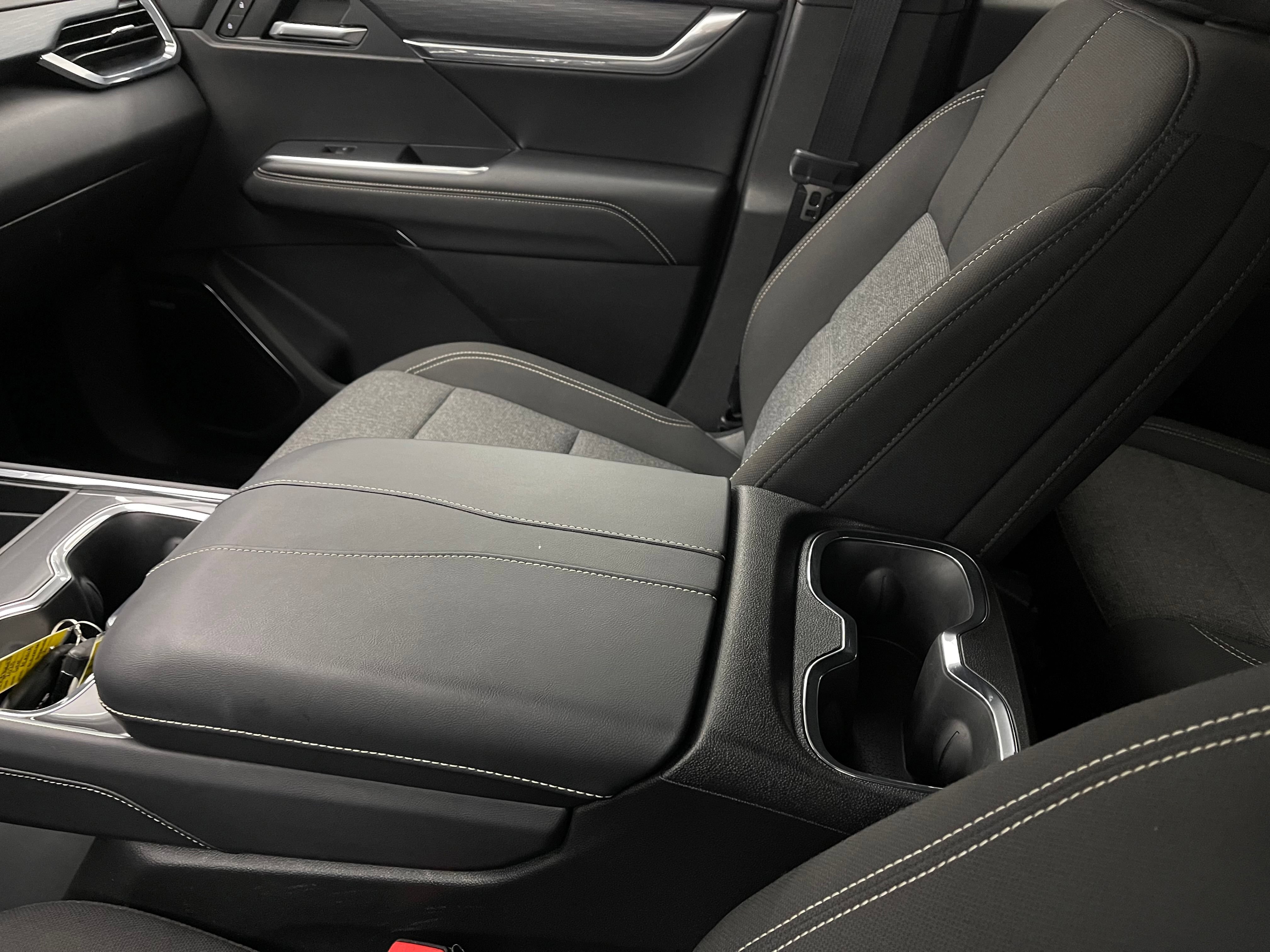 Used 2025 GMC Acadia Elevation FWD image 30