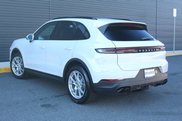 Certified 2025 Porsche Cayenne Base image 3