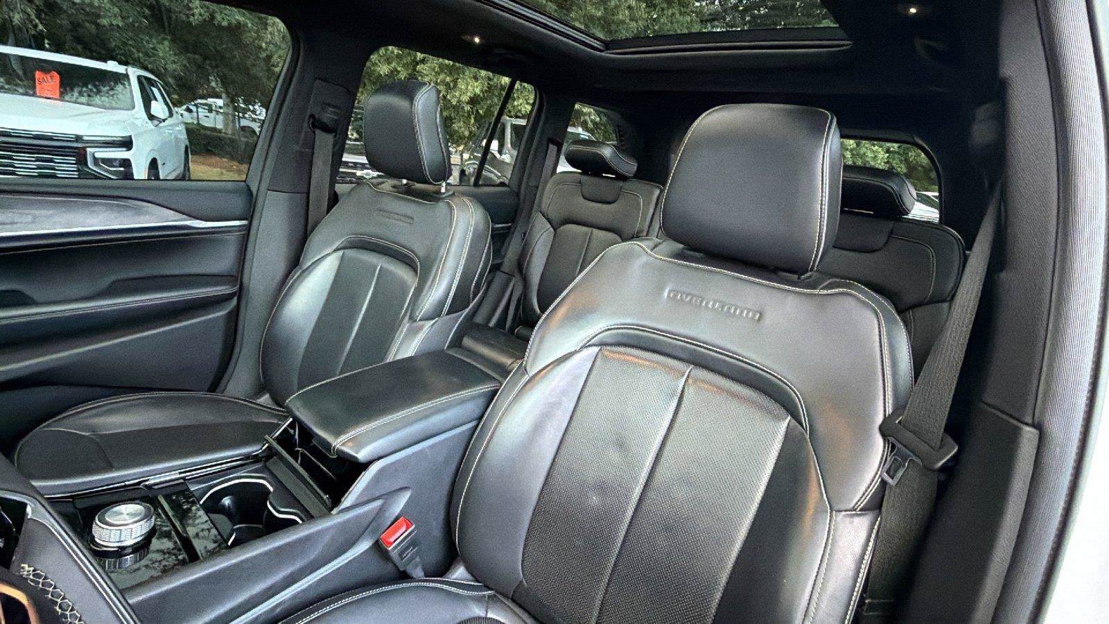 Used 2023 Jeep Grand Cherokee Overland RWD image 18