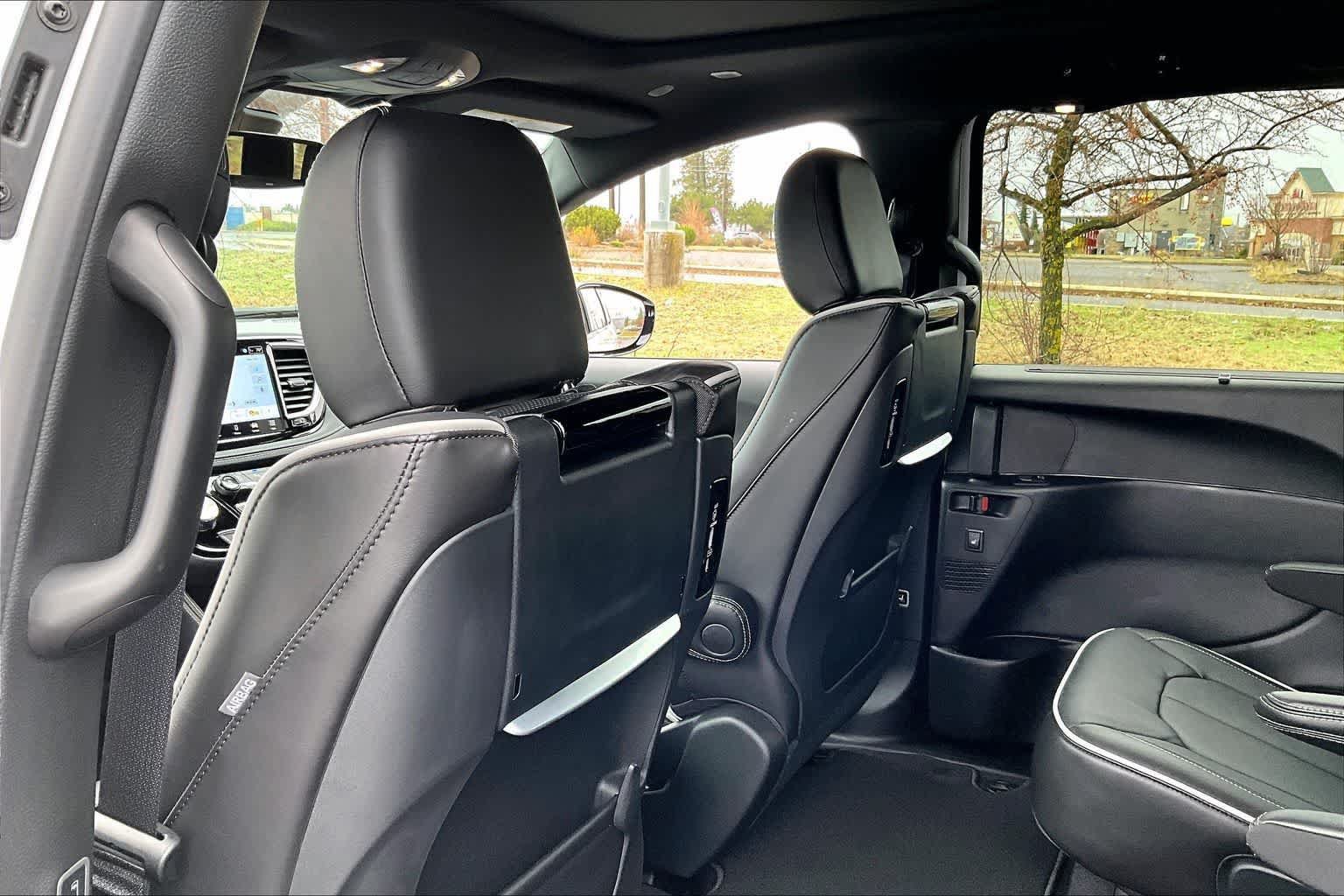 New 2026 Chrysler Pacifica Limited w/ Uconnect Theater Family Group AWD/4WD image 12