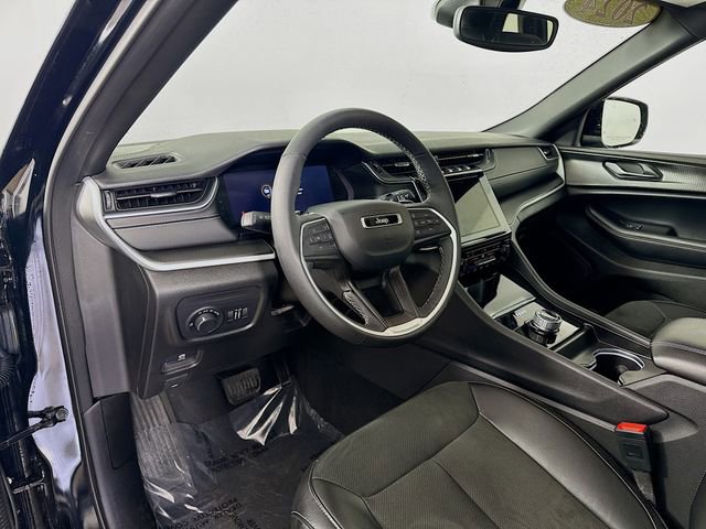 Used 2024 Jeep Grand Cherokee Altitude image 9