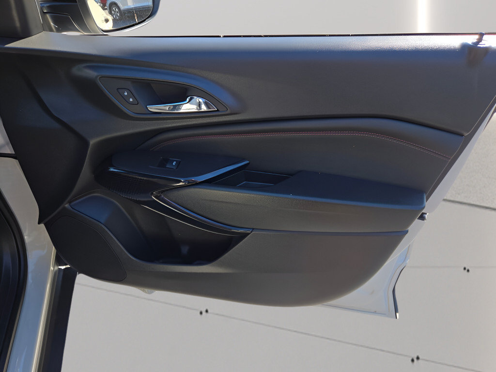 Certified 2026 Chevrolet Trax RS w/ Driver Confidence Package FWD image 5