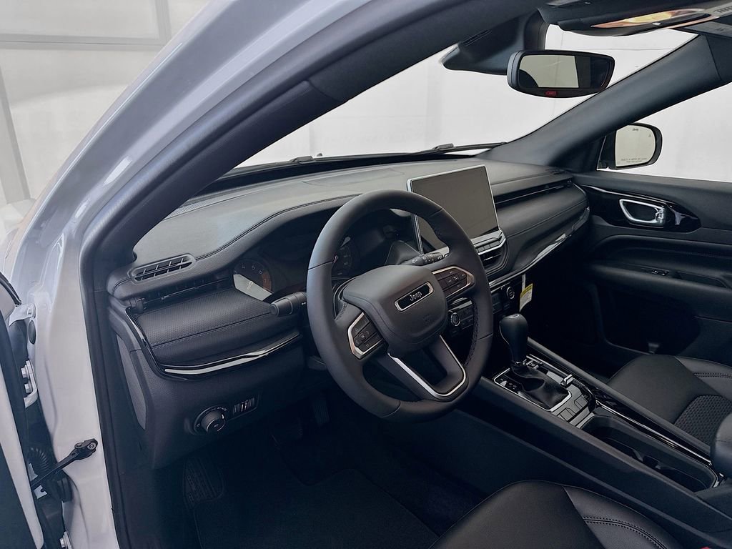New 2026 Jeep Compass Latitude image 9
