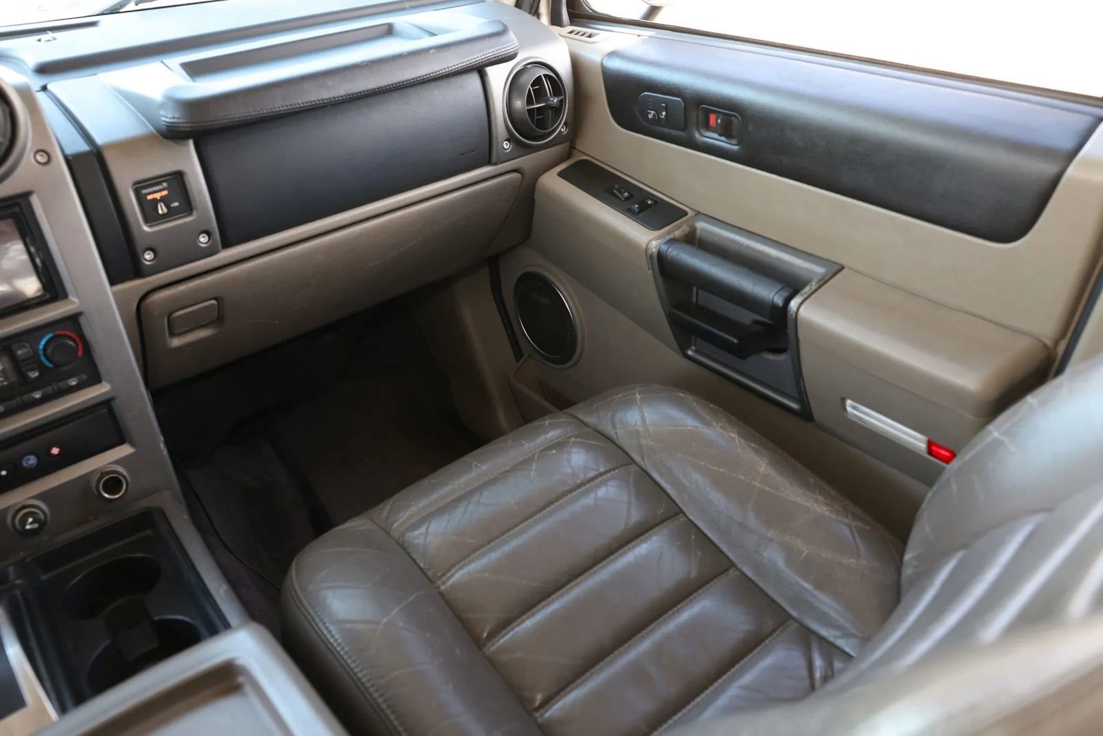 Used 2003 HUMMER H2 w/ Preferred Equipment Group image 21