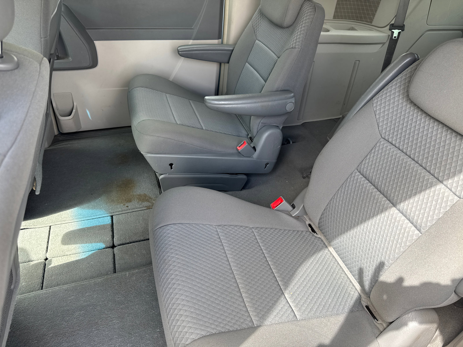 Used 2010 Chrysler Town & Country LX image 20