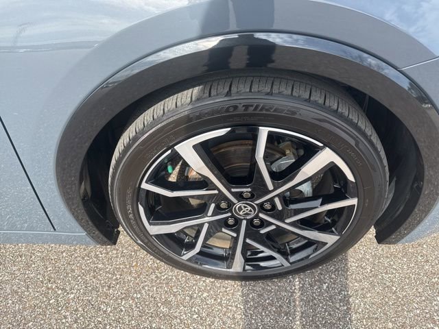 Used 2025 Toyota Prius Plug-In Hybrid w/ Limited Premium Package image 13