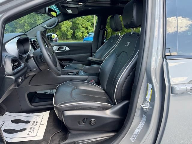 Used 2025 Chrysler Pacifica Limited w/ Uconnect Theater Family Group AWD/4WD image 10