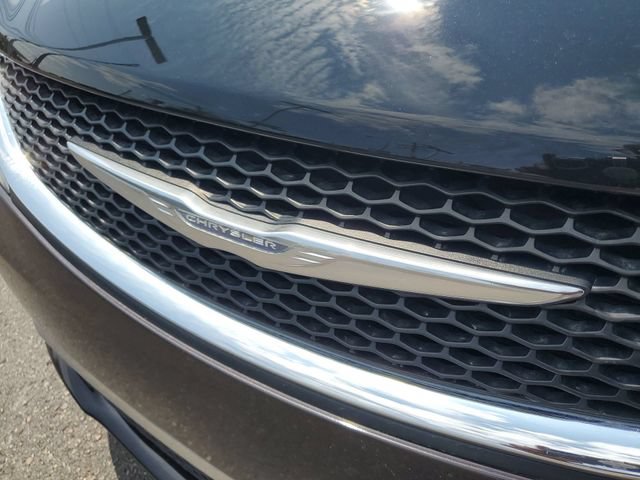 Used 2018 Chrysler Pacifica Touring-L Plus FWD image 30