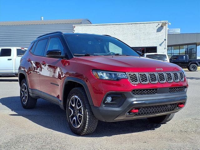 Used 2025 Jeep Compass Trailhawk image 25