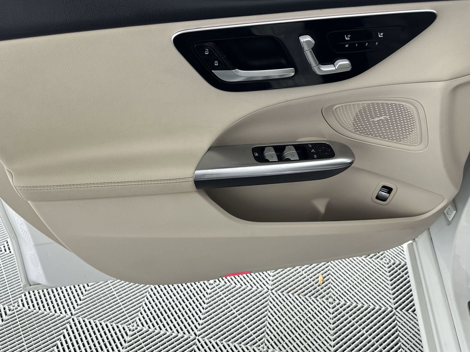Used 2023 Mercedes-Benz C 300 Sedan w/ Exclusive Trim Package image 30