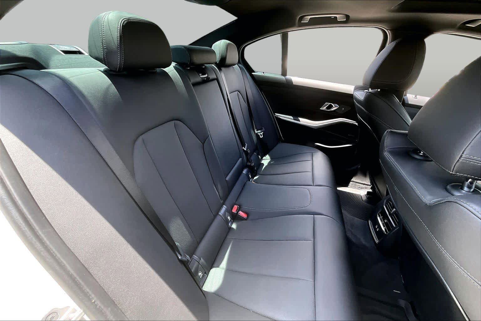 Used 2026 BMW 330i Sedan w/ M Sport Package RWD image 19