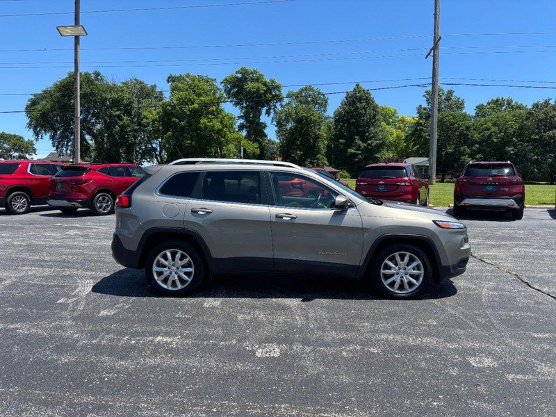 Used 2017 Jeep Cherokee Limited w/ Technology Group FWD image 6