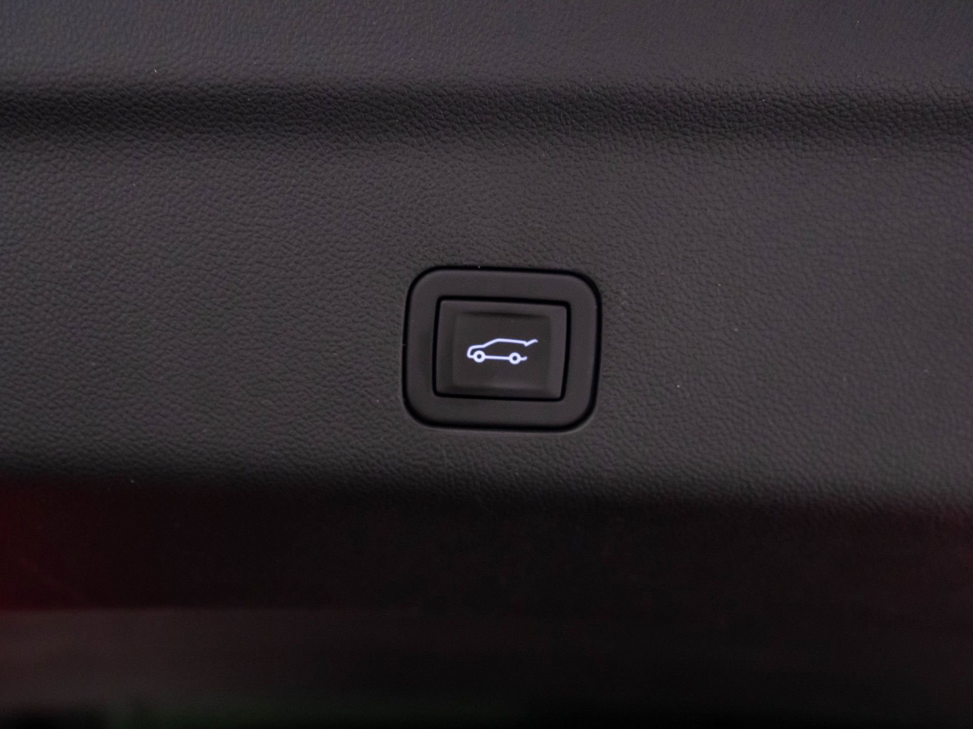 Certified 2024 Cadillac Escalade ESV Premium Luxury Platinum w/ Heavy-Duty Trailer Package image 36