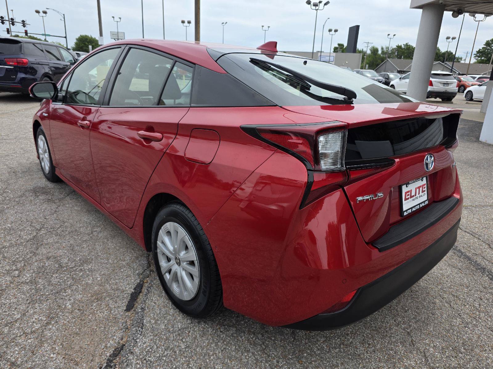 Used 2019 Toyota Prius LE FWD image 7
