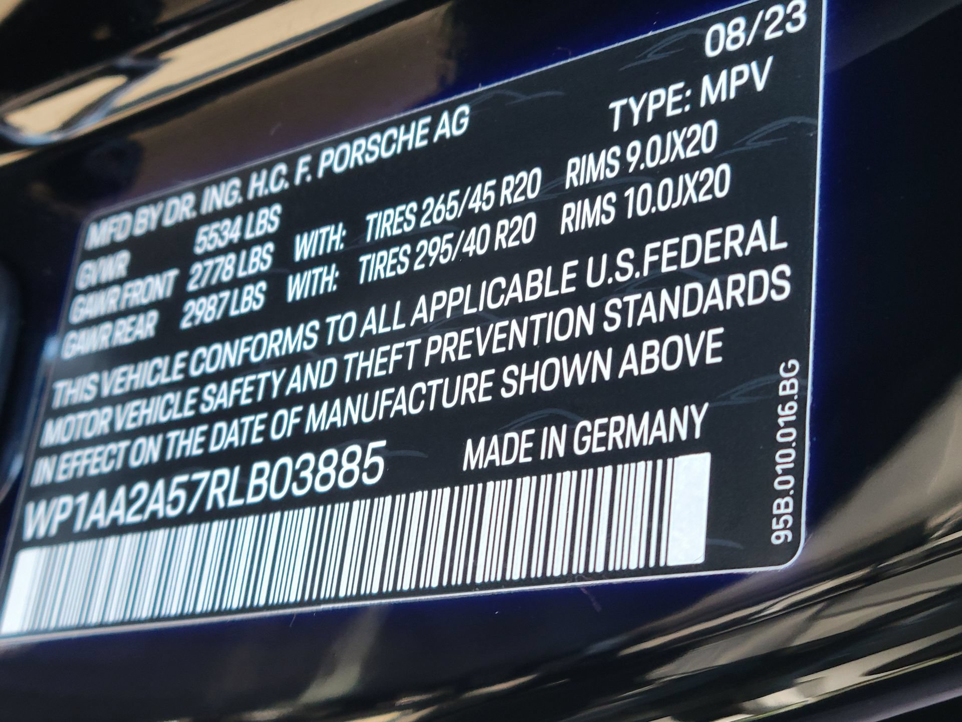 Certified 2024 Porsche Macan AWD/4WD image 38