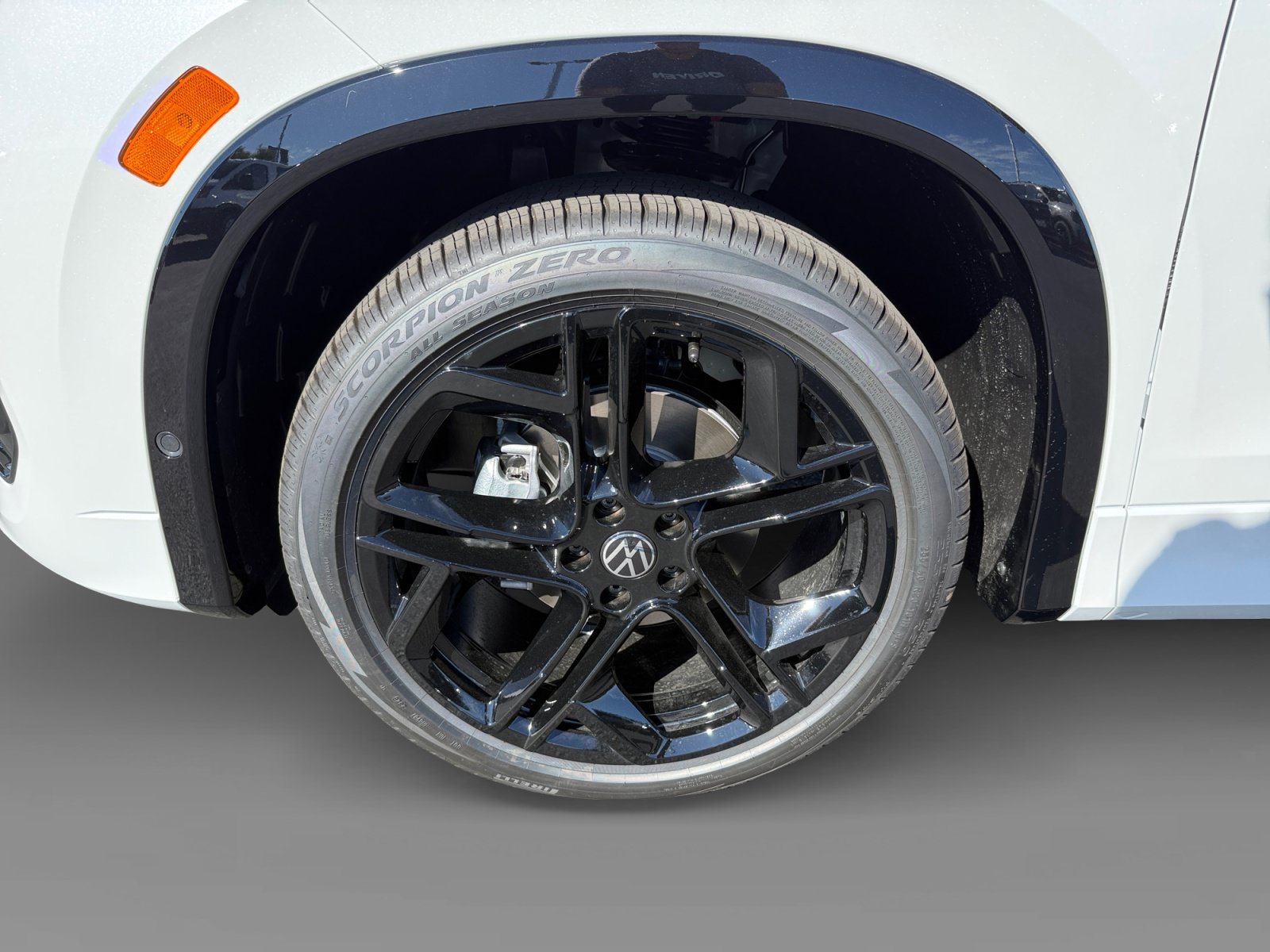 New 2026 Volkswagen Tiguan SE R-Line FWD image 9