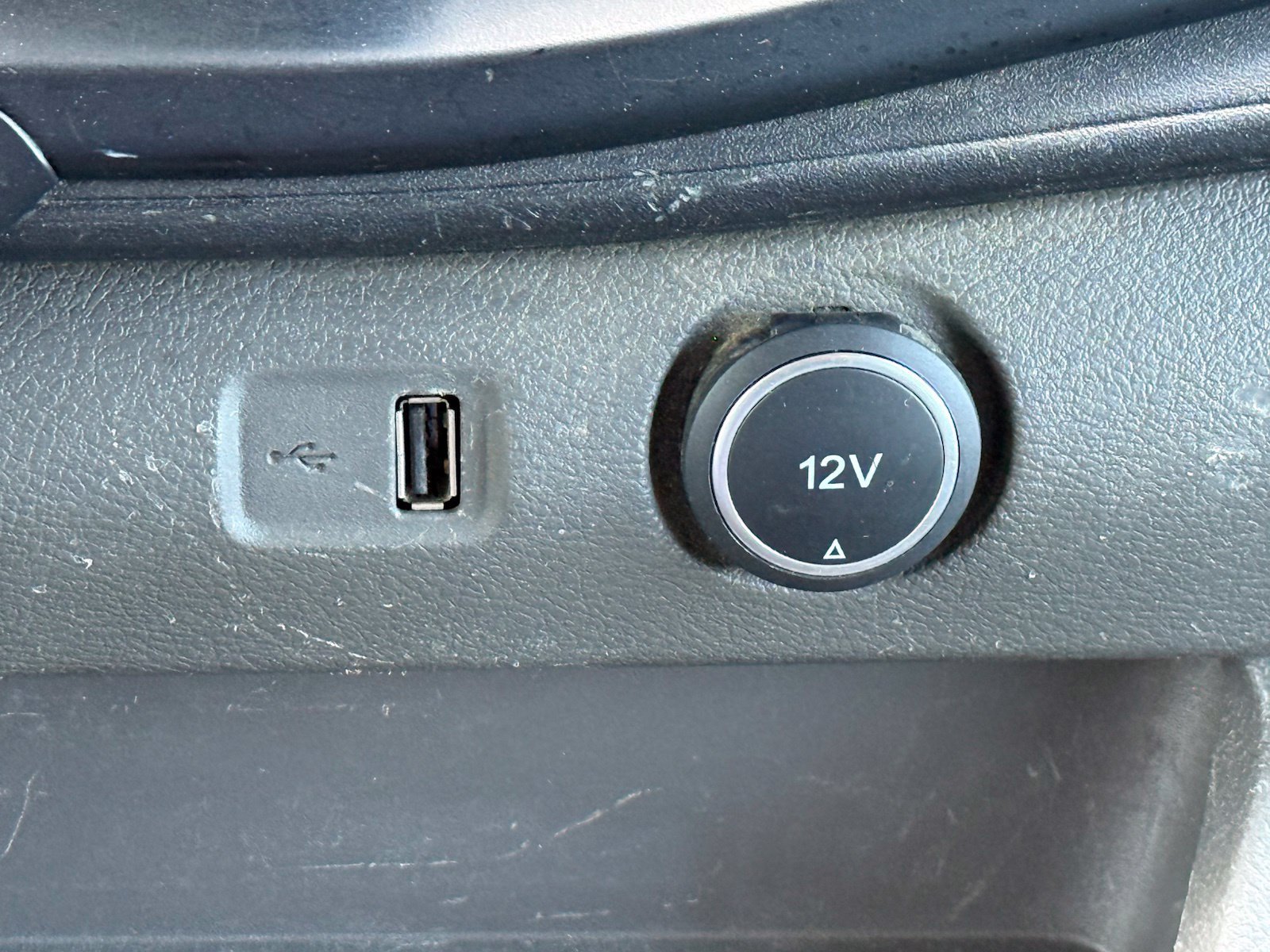 Used 2023 Ford Transit 250 Medium Roof AWD w/ Load Area Protection Package image 18