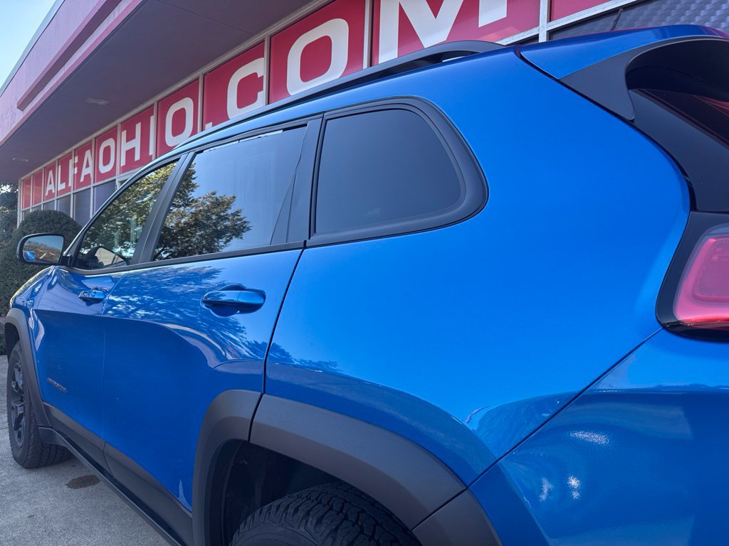 Used 2020 Jeep Cherokee Trailhawk w/ Cold Weather Group AWD/4WD image 13