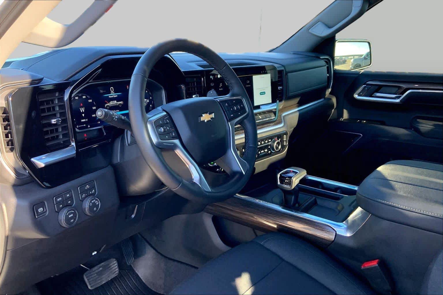 Used 2026 Chevrolet Silverado 1500 LT w/ Z71 Off-Road Package AWD/4WD image 18