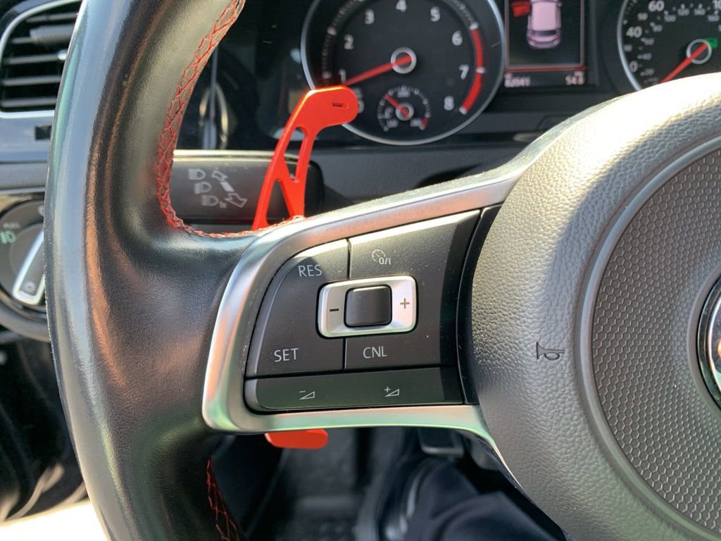 Used 2018 Volkswagen GTI SE FWD image 25