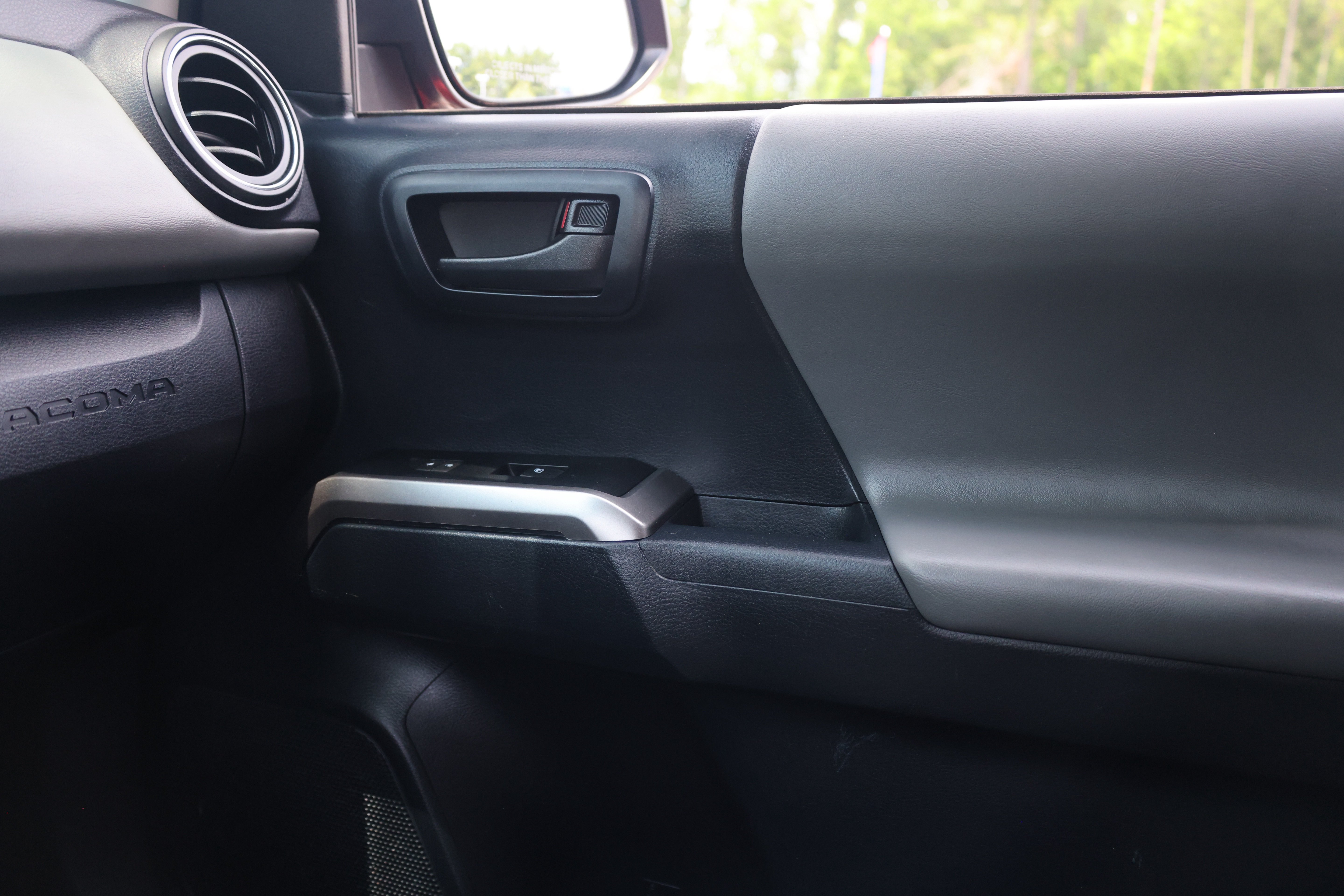 Used 2019 Toyota Tacoma SR5 RWD image 13